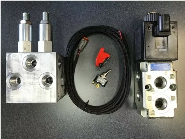 Amulet Hydraulic Diverter Kit | Model DSP-12-R-TK Series | 24 GPM Flow | Machine Size 1-8 Tons | For Backhoes & Excavators