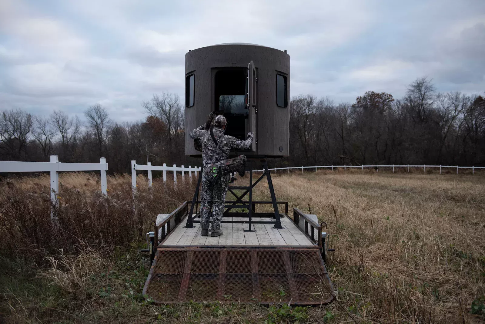 Bank Outdoors Stump 4 Phantom Blind | Model ST4PH | Diameter 77″ | 360° Archery & Gun Hunting | For Universal Ground & Elevated Setup
