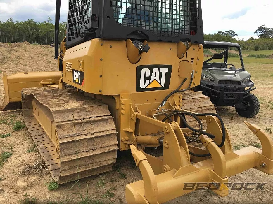 Bedrock Attachments Heavy-Duty MS Ripper | Model BR28 | Width: 47.2″ | Weight: 600 kg (1320 lbs) | For Bulldozer
