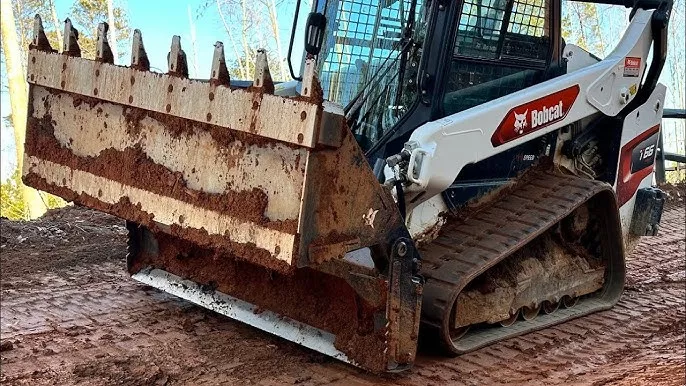 Bedrock Attachments Multipurpose Bucket with Teeth | Width 84″ | 9 Teeth | Hydraulic Flow Range: 15-25 GPM | For Skid Steer