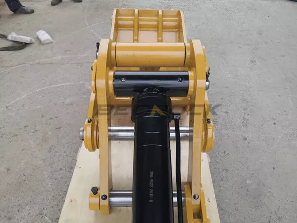 Bedrock Attachments Pin Grabber Thumb | Model ET70-PG3T30 | Width 29.5″| Pin Size 70mm | 3 Teeth | Machine Size 15-18 Ton | For Excavators