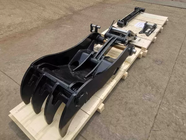 Bedrock Attachments Pin-On Thumb | Model EPT70-PO4T42 | Width 31.5″ | Pin Size 70mm | 4 Teeth | Machine Size 15-18 Ton | For Excavators