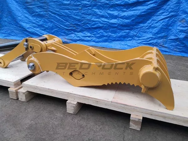 Bedrock Attachments Pin-On Thumb | Model ET65-PO4T36 | Width 26″ | Pin Size 65mm | 4 Teeth | Machine Size 12-15 Ton | For Excavators