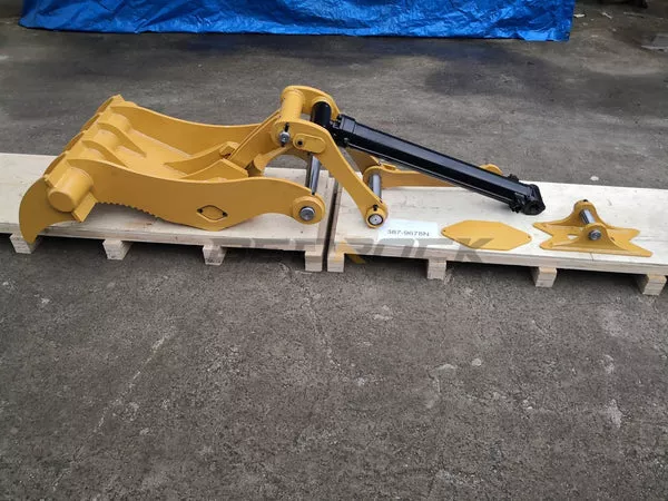 Bedrock Attachments Pin-On Thumb | Model ET70-PO5T48 | Width 36.3″ | Pin Size 70mm | 5 Teeth | Machine Size 15-18 Ton | For Excavators