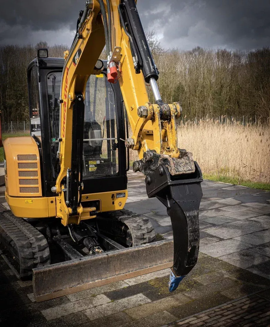 Bedrock Attachments Ripper | Model ER-DB | Width 24.4″ | Weight 1690 lbs | For Excavator