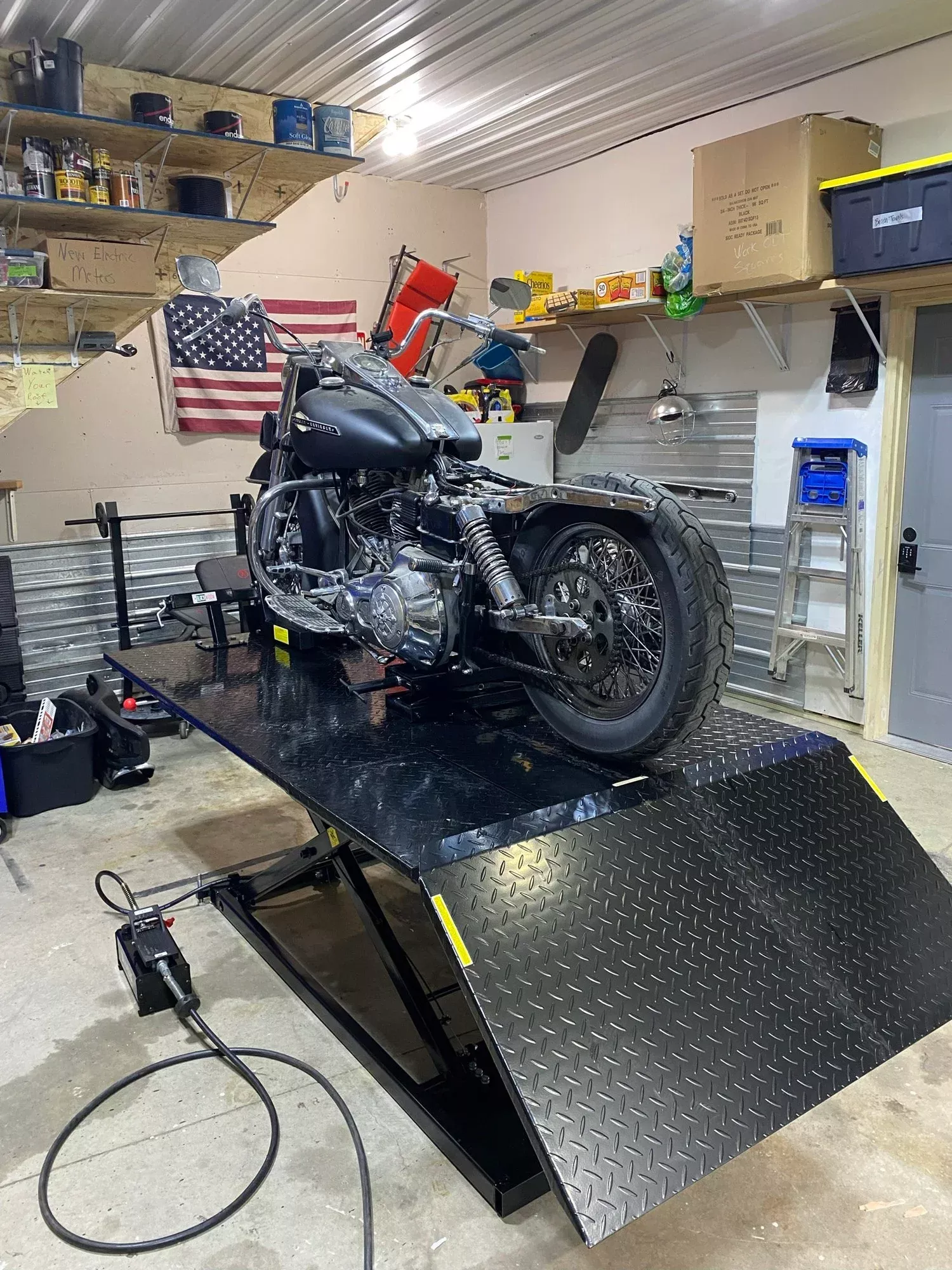 Black Widow Air/Hydraulic Motorcycle Lift Table Wide | Model BW-1500AO-V2-MC | Platform Size 78″ x 47″ | Capacity 1,500 lb | For Street, Touring & Cruiser Motorcycles