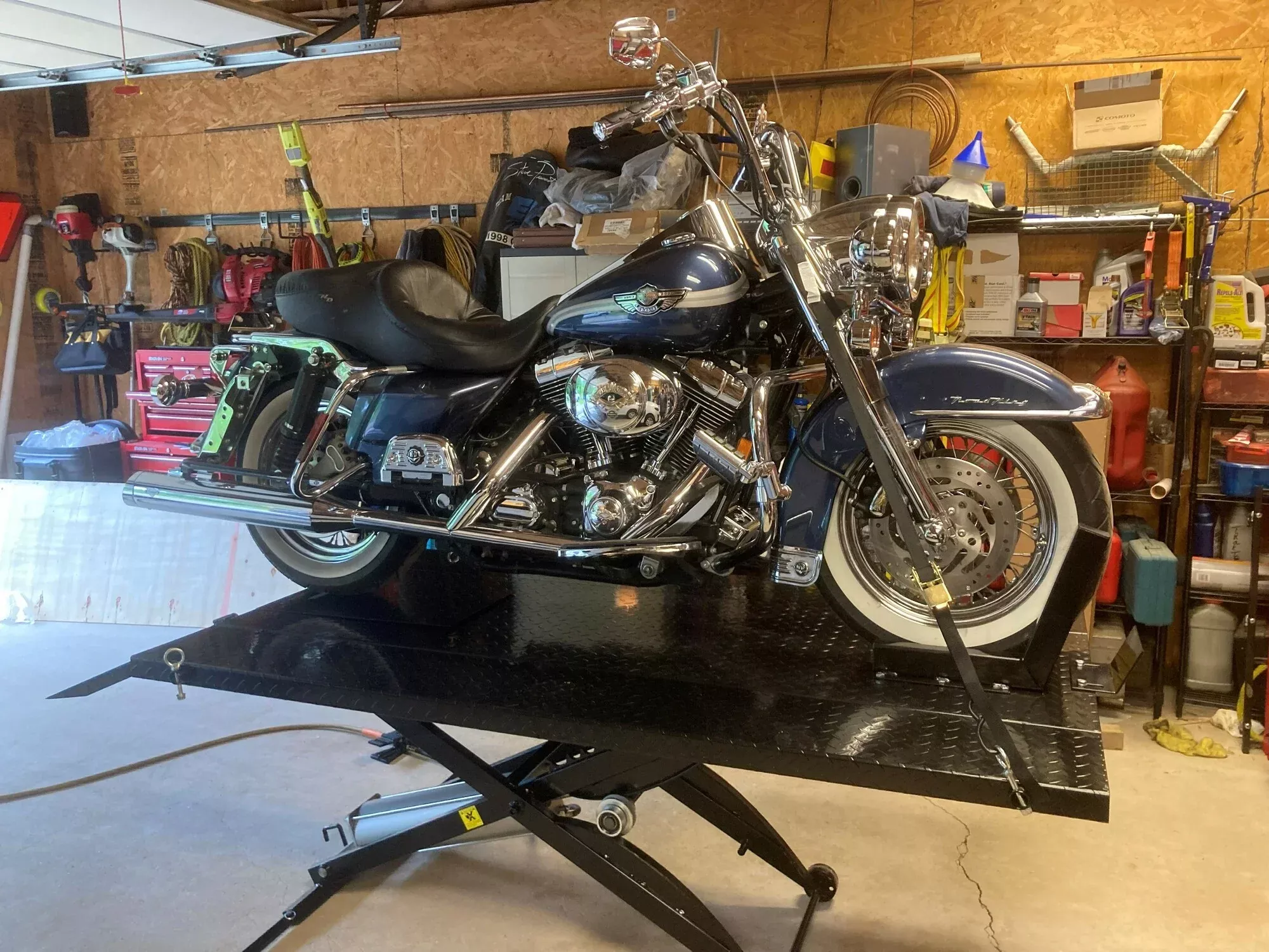 Black Widow Extra-Wide Pneumatic Motorcycle Lift Table | Model BW-1000A-XW | Platform Size 78.75″ x 44″ | Capacity 1,000 lb | For Touring, Cruiser & Sport Bikes