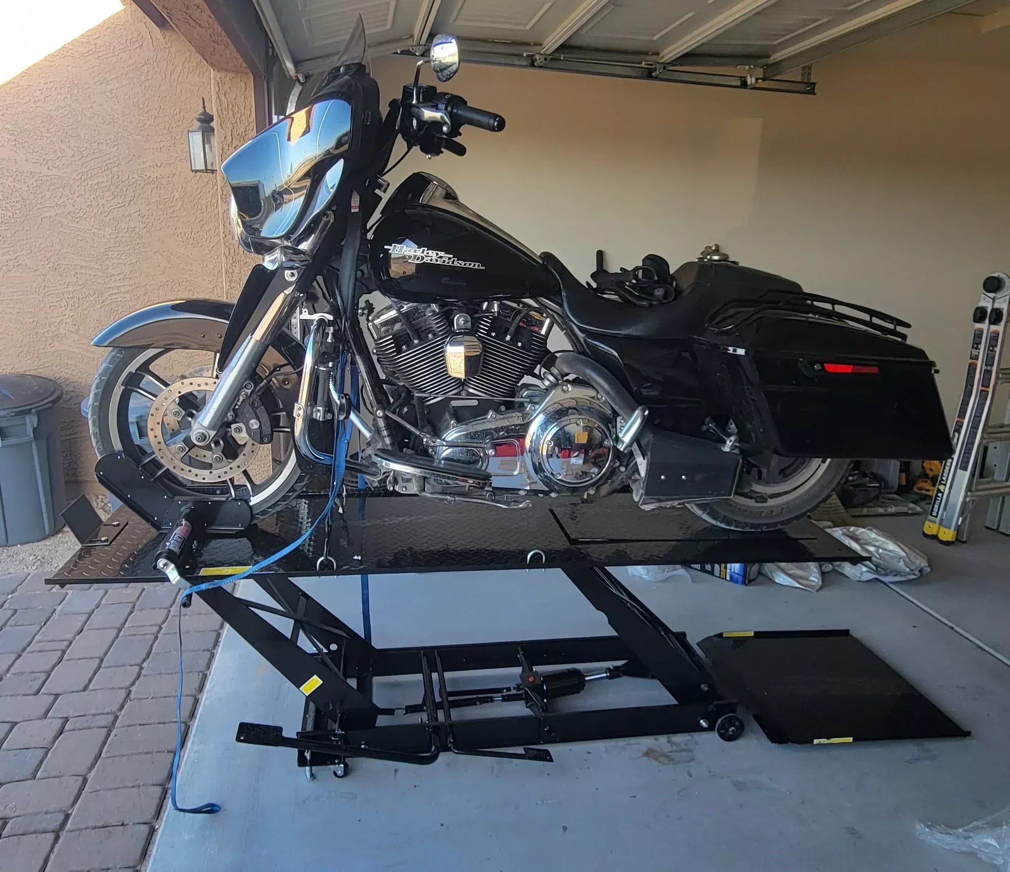 Black Widow Hydraulic Motorcycle Lift Table | Model BW-680 | Platform Size 86-3/4″ x 26-7/8″ | Capacity 1,000 lb | For Street, Sport & Racing Bikes