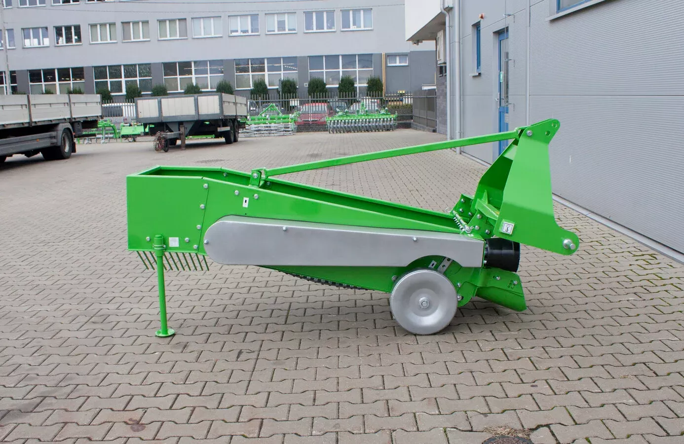 Bomet Upus 1-Row Conveyor Potato Digger | Width 22″ | 25 HP | For Tractors