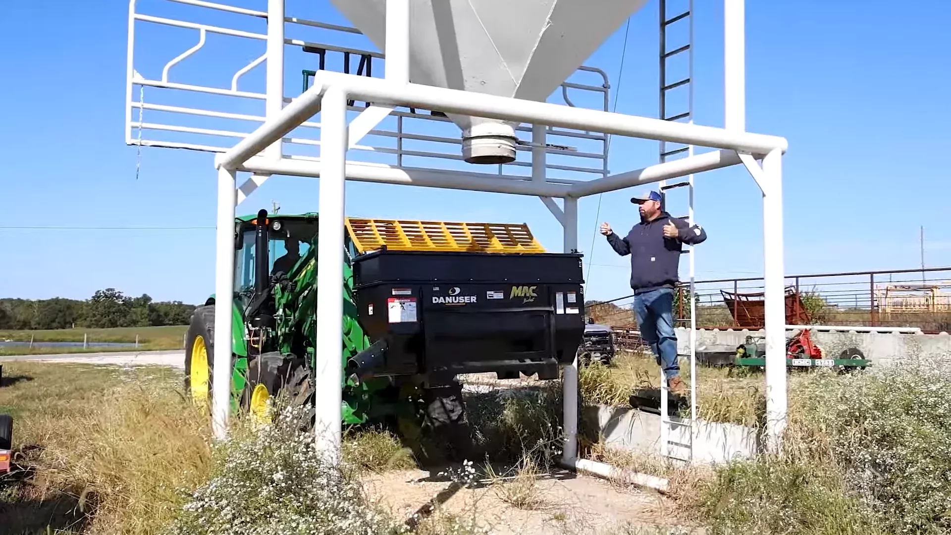 Danuser MAC Bucket | Mixing & Conveying | Model 230400 | Rubber Auger | 26″ Width | 1/2 Yard | 24 GPM | For Skid Steers