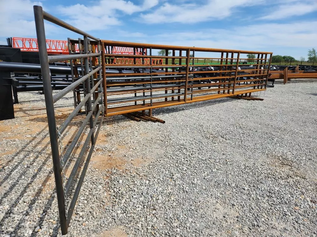 DH Farm 24′ Freestanding Panel w/ Gate | Length 24' | Height 69"
