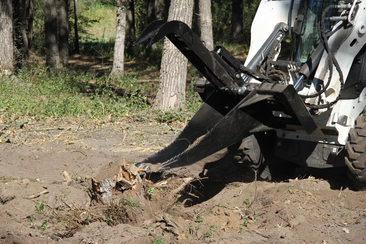 Erskine Grapple Stump Bucket | 45.4″ Width | 10–20 GPM | For Skid Steers & Compact Loaders