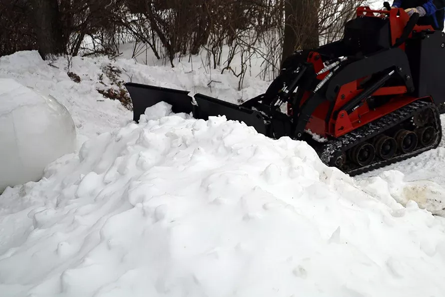 Erskine Mini V-Plow | Width 48″ & 60″ | 10–20 GPM | For Mini Skid Steers