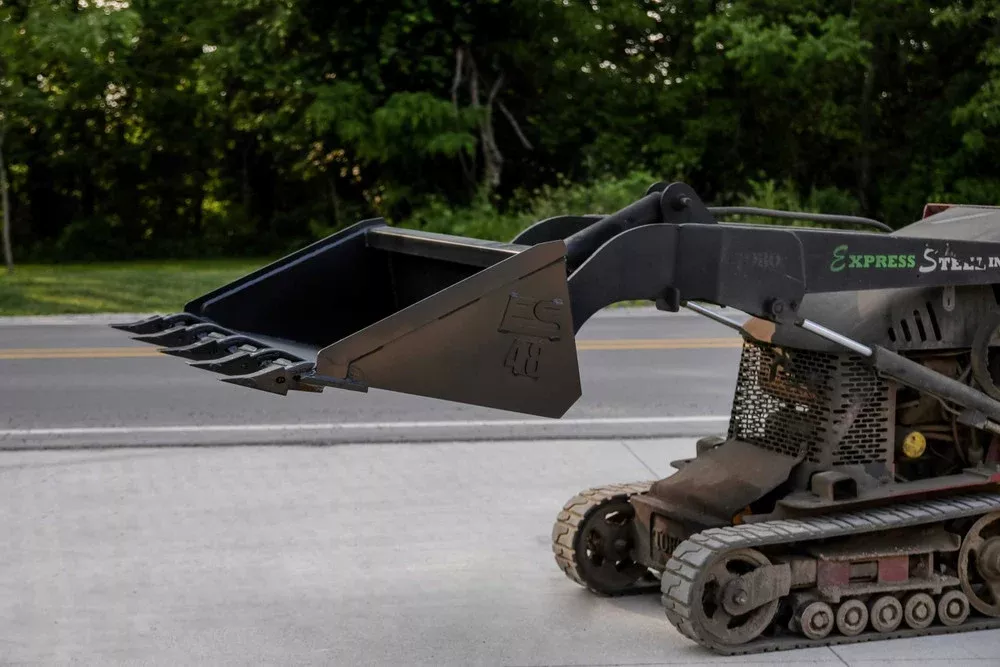 Express Steel 4′ Toro Dingo Tooth Bucket | Width 48″ | 25 GPM | For Mini Skid Steers & Compact Loaders
