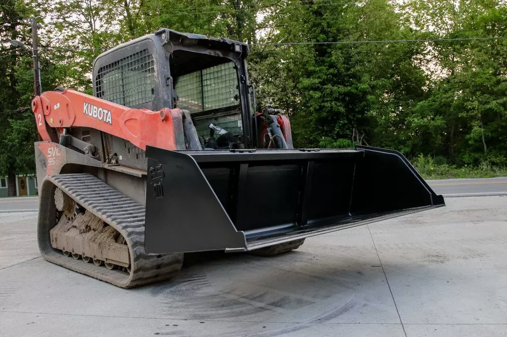 Express Steel 7.5′ Heavy Duty Snow/Mulch Bucket | Width 90″ | 25 GPM | For Skid Steers