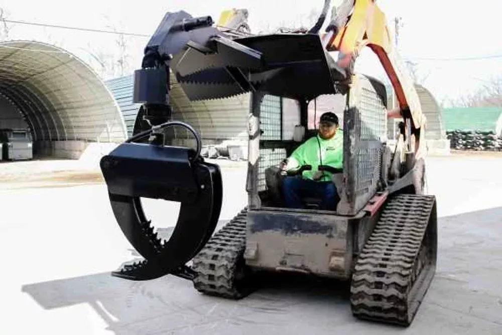 Express Steel Hydraulic Rotating Log Grapple | Opening Width 62″ | 18-25 GPM | For Skid Steers