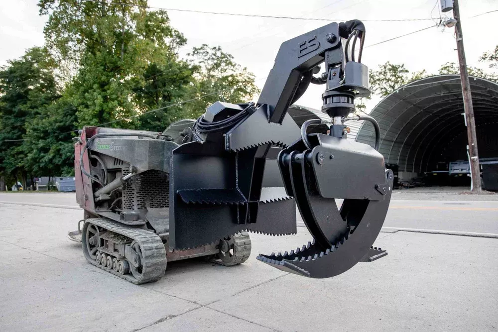 Express Steel Mini Bobcat Log Grapple – Hydraulic Rotation | Opening Width 66″ Max | 8-15 GPM | For Mini Skid Steers