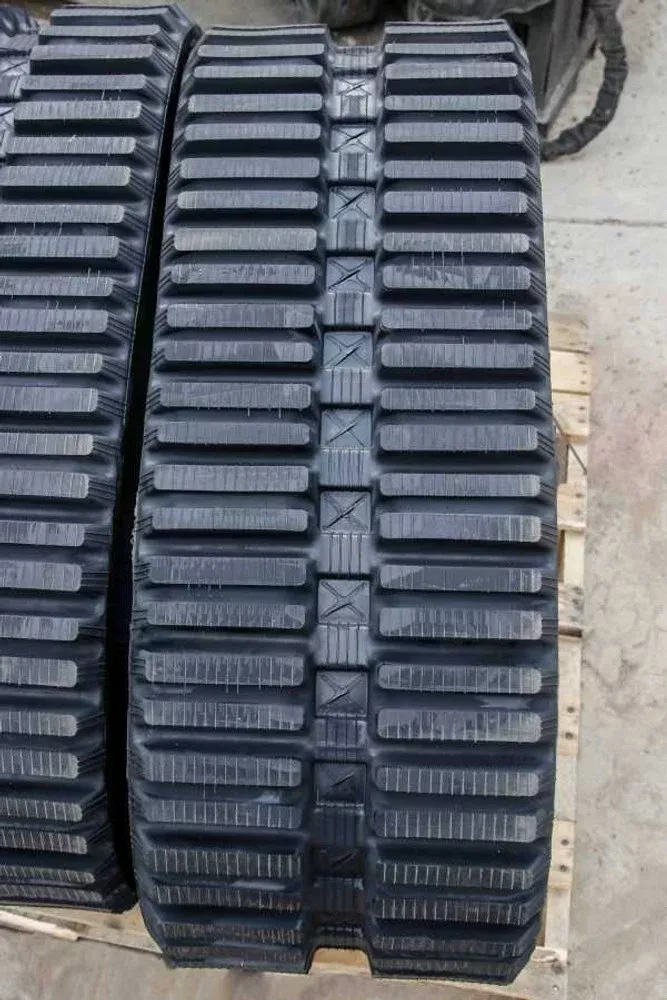 Express Steel Rubber Track | Model 450x86x60 Multi-Bar | Width 17.7″ | 20-35 GPM | For Compact Track Loader