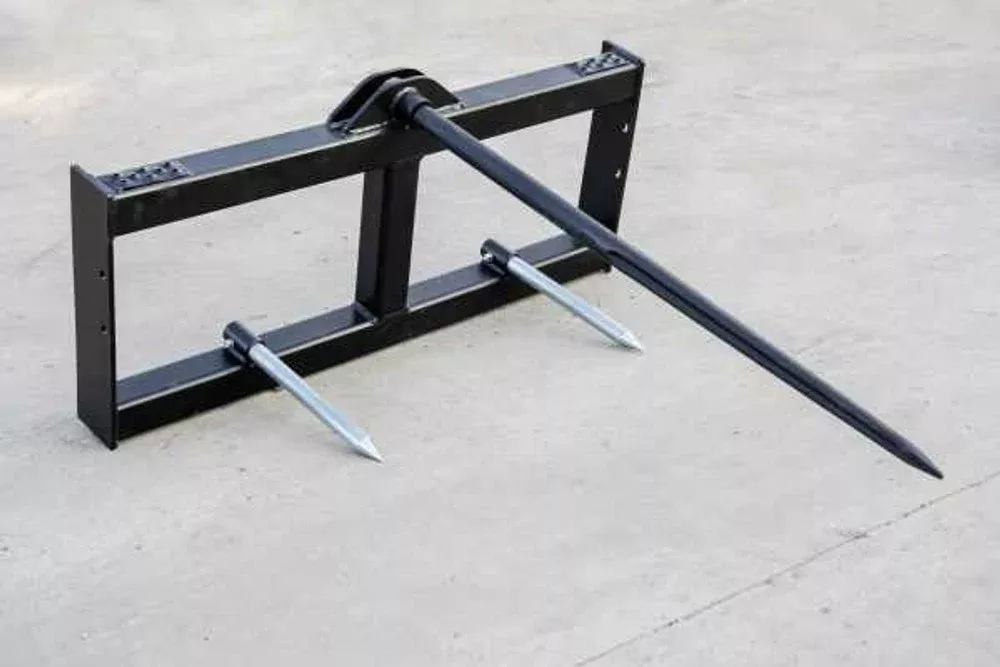Express Steel Tomahawk Round Hay Bale Spear | 49″ Spear + 18″ Stabilizers | 15–20 GPM | 25–60 HP | For Skid Steers & Compact Tractors