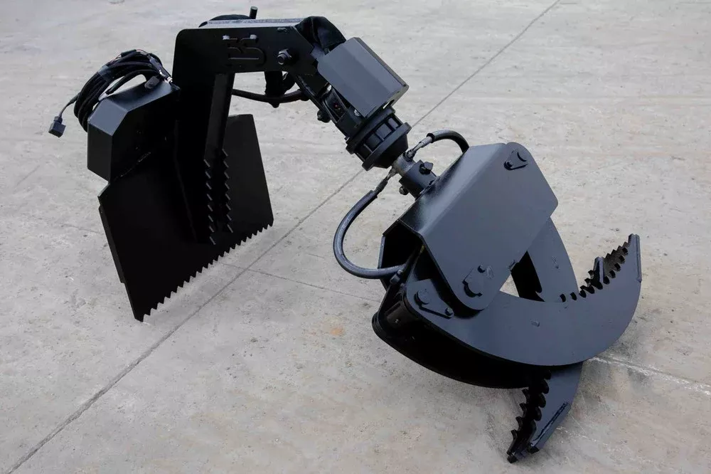 Express Steel Toro Dingo Log Grapple – Hydraulic Rotation | Jaw Opening 66″ | 11-15 GPM | For Mini Skid Steers