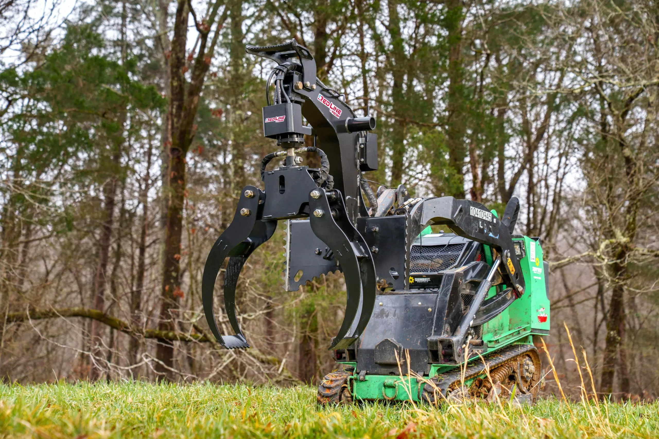 Fecon Red Line Log Grapple | Model LG57 | Opening Width 57″ | 10–20 GPM | For Mini Skid Steer