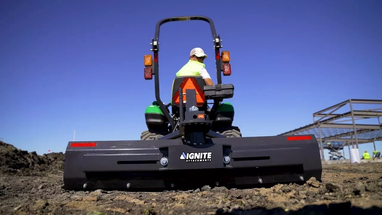 Ignite Attachments 3-Point Blade Box 72″ | SKU 7494926 | Blade Width 73.5″ | Blade Height 33″ | Horsepower 25-50 HP | For Tractors