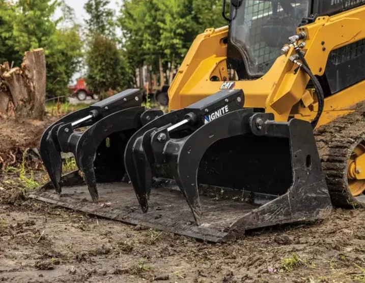 Ignite Attachments Bucket Grapple | Overall Width 82″ | Grapple Opening 34.5″ | Hydraulic Flow 15-30 GPM | For Skid Steers