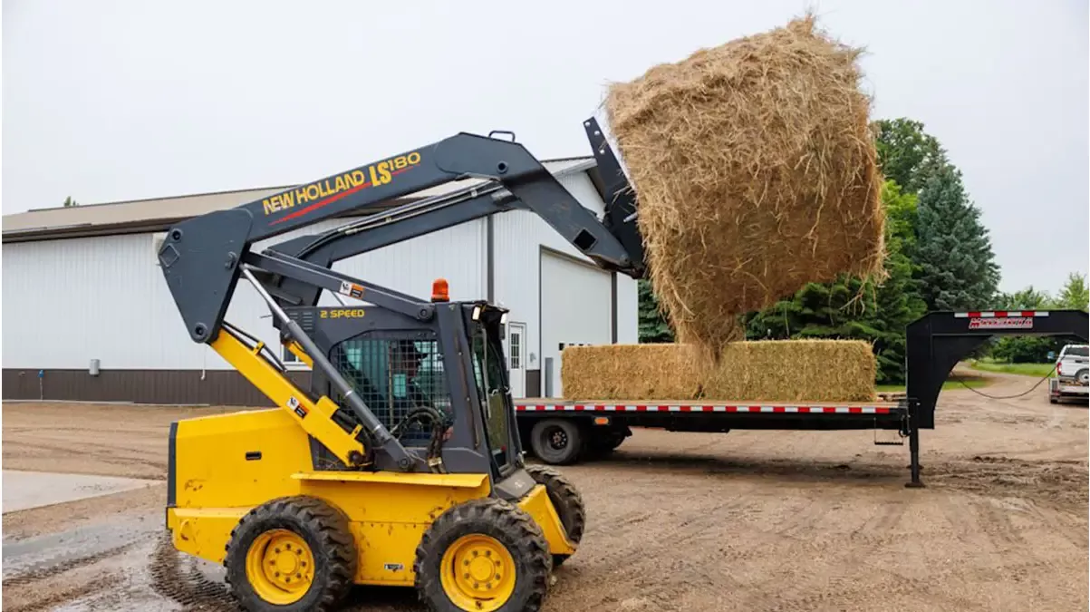 Ignite Attachments Combo Bale Spear | SKU 46895918 | Width 45″ | Oil Flow Range 15–25 GPM | For Skid‑Steer Loaders