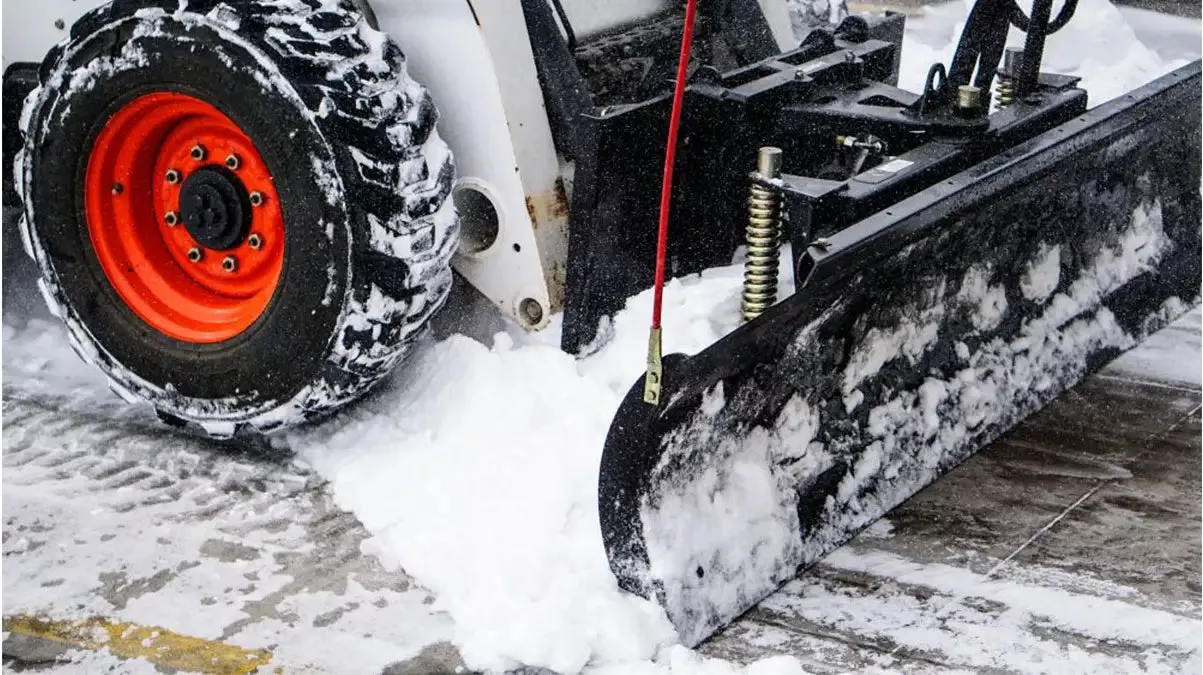 Ignite Attachments Snow Blade | Working Width 72″ | Hydraulic Flow Range 13-25 GPM | For Skid Steers