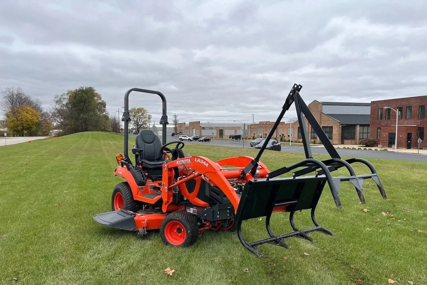 Little Buck Loader, LLC – KBX Talon Grapple Attachment | Width 48″ | Horsepower 18–25 HP | For Tractors