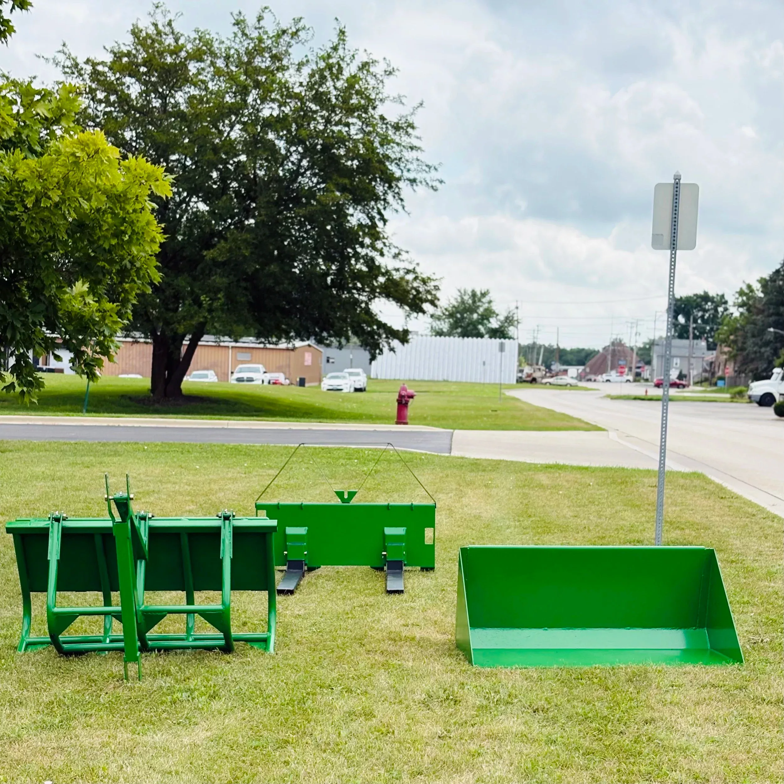 Little Buck Loader, LLC – Little Bull QuikSystem Bundle | No Additional Hydraulics | Horsepower 20–25 HP | For Tractors