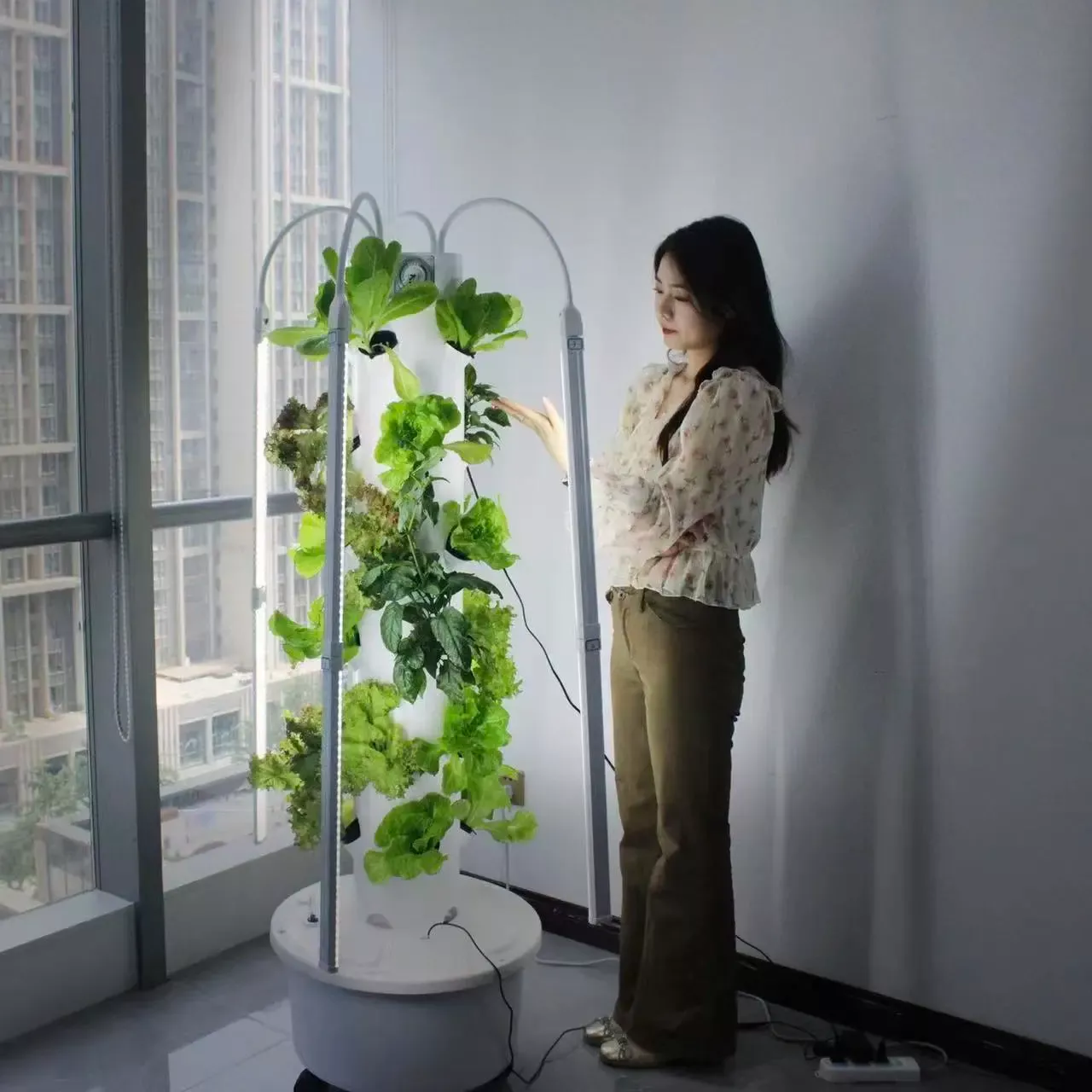 Lyine Vertical Hydroponic Tower | Model 4P6 Mechanical | 6‑Layer | 61″ Height | LED Grow Lights | For Indoor Aeroponics System
