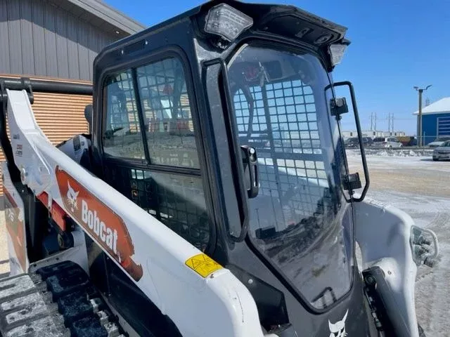 Skid Steer Doors Cab Enclosure Door | BSD‑R (Bobcat R Series) | ½” Lexan Polycarbonate | 15–25 GPM | For Bobcat R Series Skid Steers